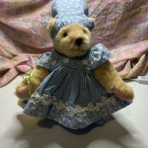 Vintage muffy vanderbear down on the farm